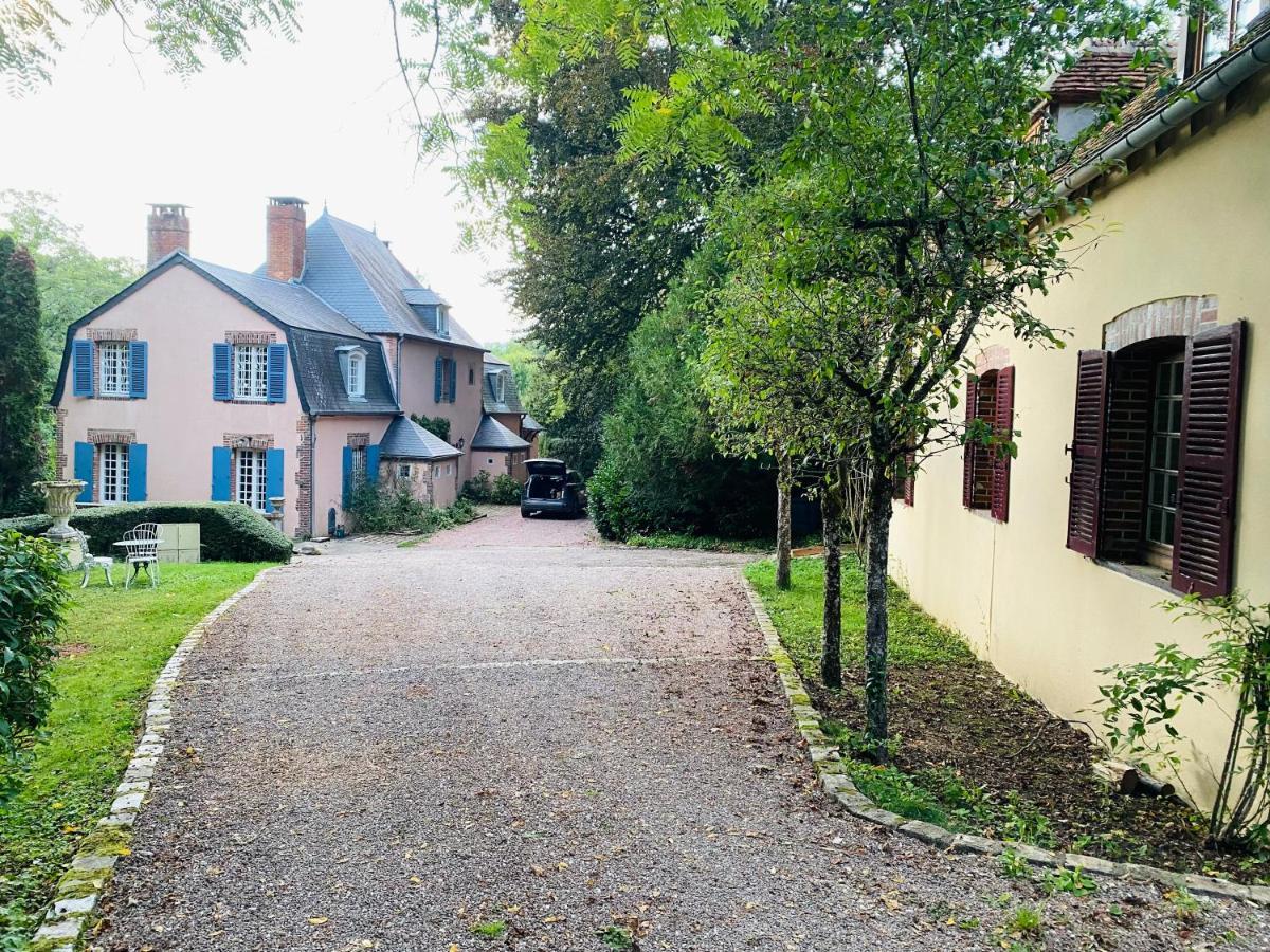 Le Charme Vila Mézilles Exterior foto